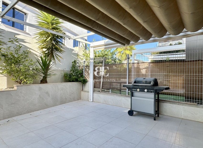 Wiederverkauf - Villa -
Orihuela Costa - Lomas De Cabo Roig