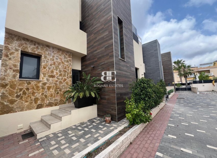 Wiederverkauf - Villa -
Orihuela Costa - Lomas De Cabo Roig