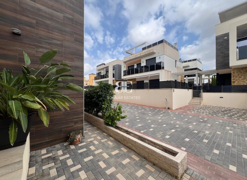 Wiederverkauf - Villa -
Orihuela Costa - Lomas De Cabo Roig