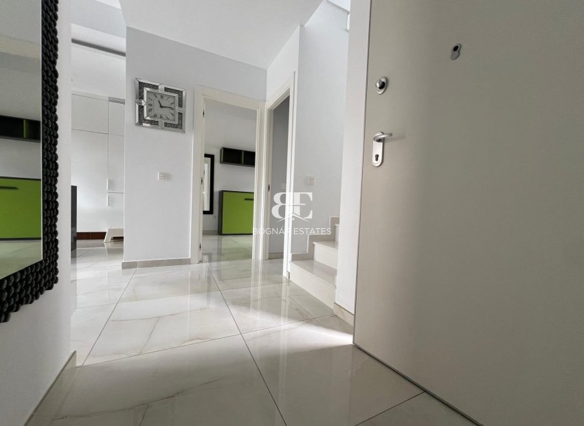 Wiederverkauf - Villa -
Orihuela Costa - Lomas De Cabo Roig