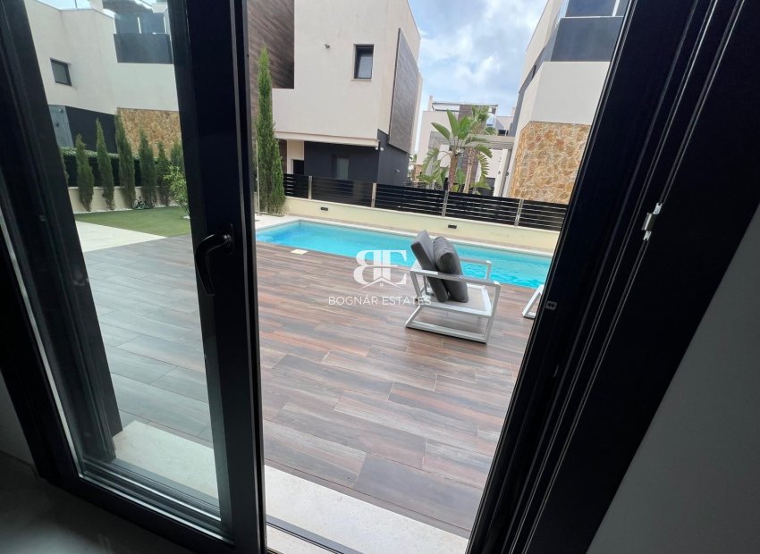 Wiederverkauf - Villa -
Orihuela Costa - Lomas De Cabo Roig