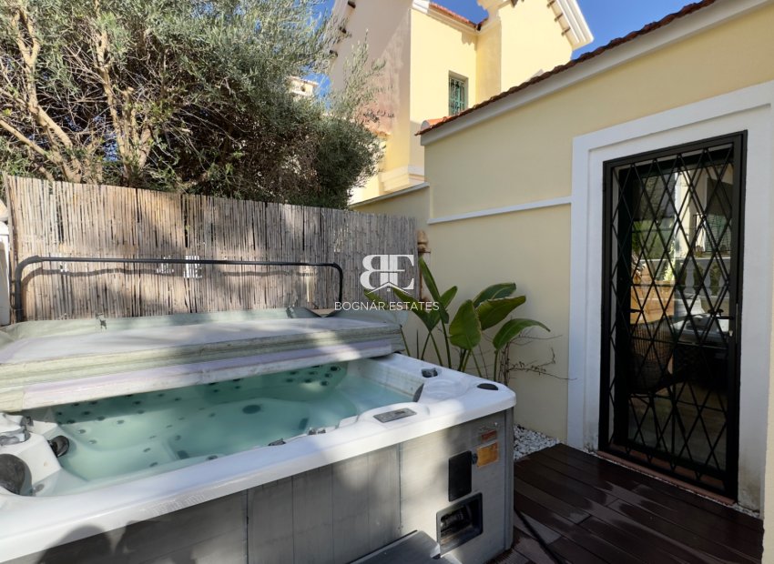 Wiederverkauf - Villa -
Orihuela Costa - Los Dolses