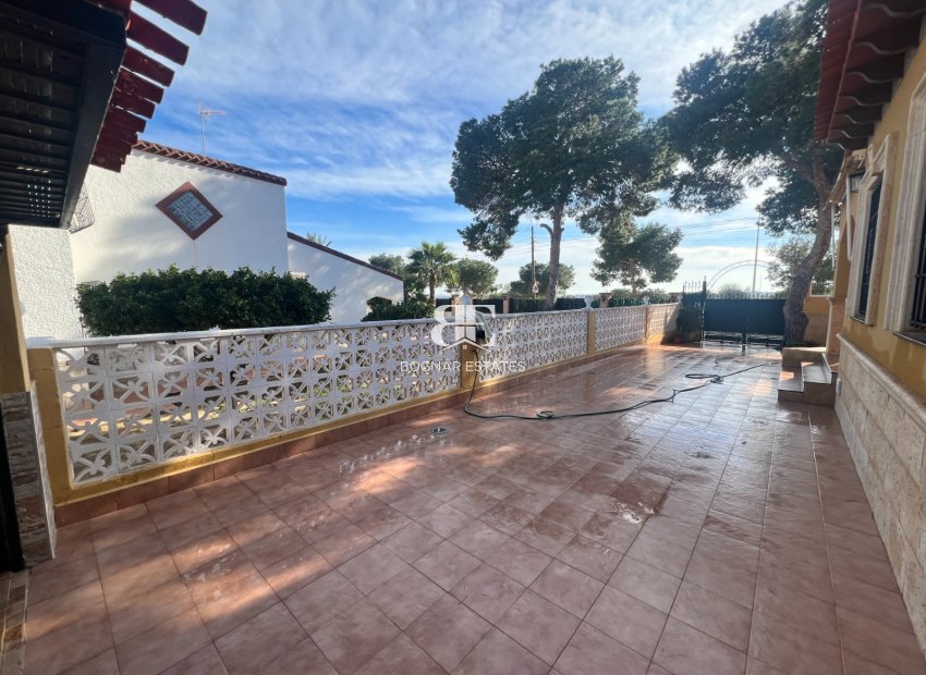 Wiederverkauf - Villa -
Orihuela Costa - Punta Prima