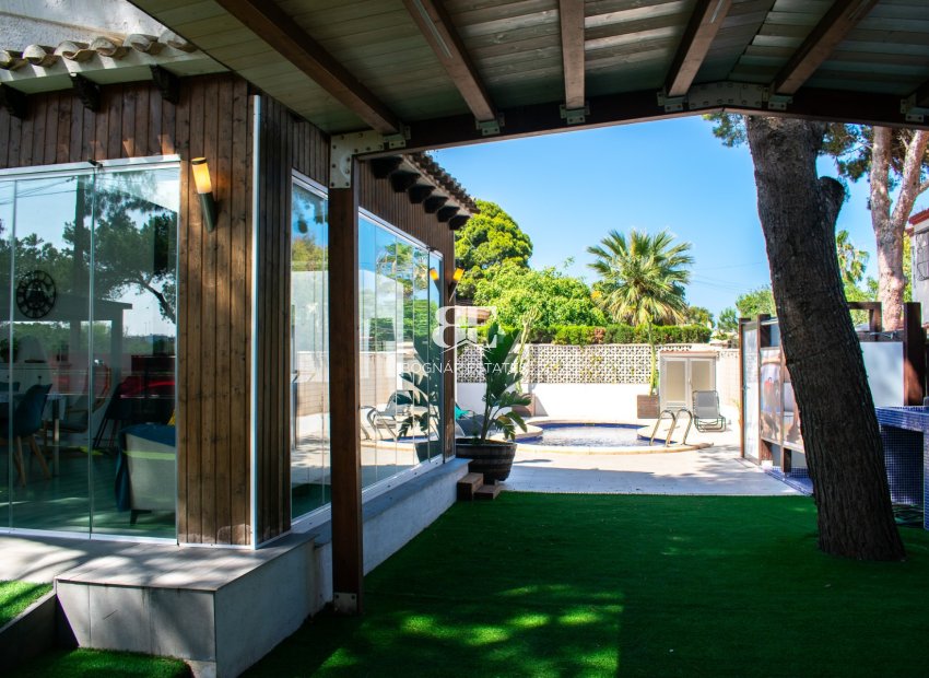 Wiederverkauf - Villa -
Orihuela Costa - Punta Prima