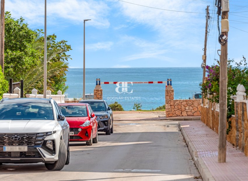 Wiederverkauf - Villa -
Orihuela Costa - Punta Prima