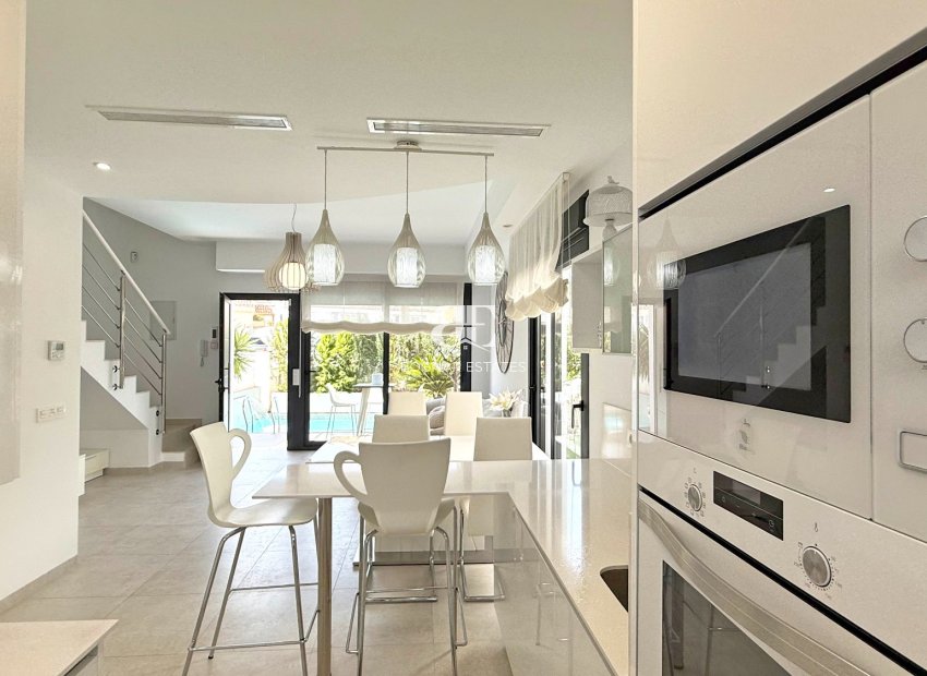 Wiederverkauf - Villa -
Orihuela Costa - Villamartín
