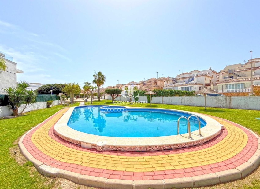 Wiederverkauf - Villa -
Orihuela Costa - Villamartín