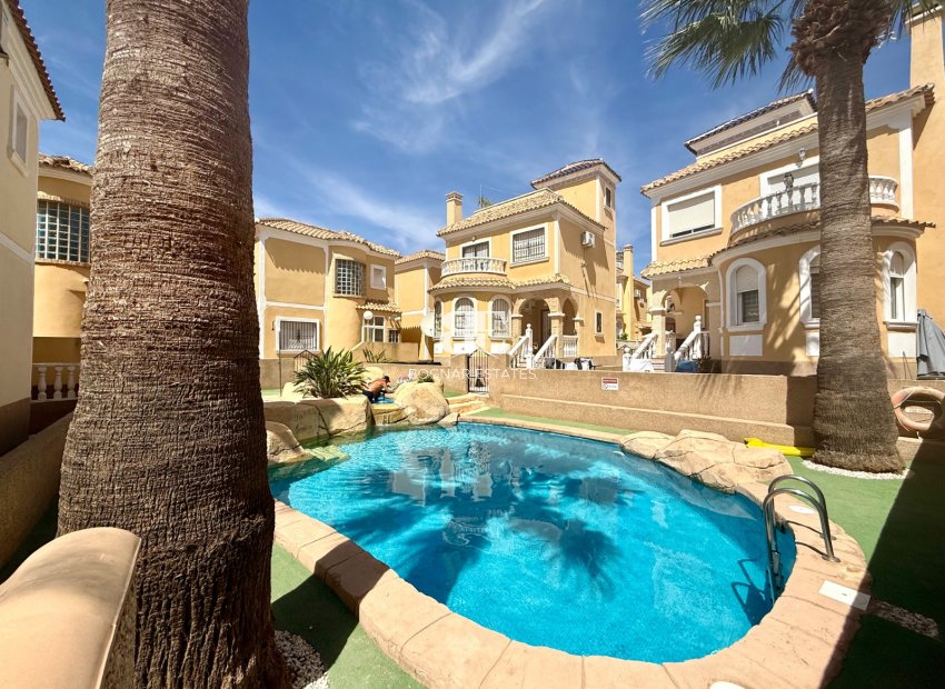 Wiederverkauf - Villa -
Orihuela Costa - Villamartín