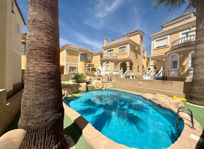 Wiederverkauf - Villa -
Orihuela Costa - Villamartín