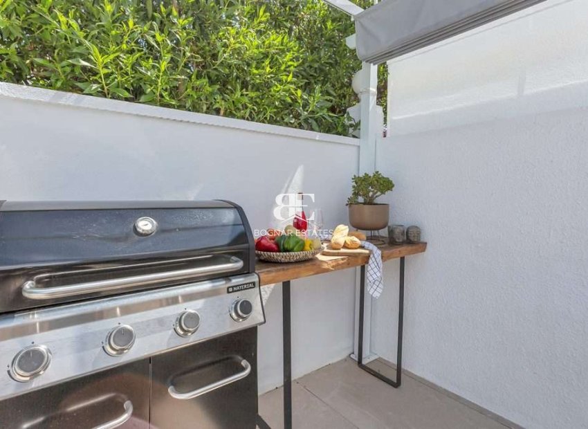 Wiederverkauf - Villa / Semi-detached Villa -
Torrevieja - Torreta Florida