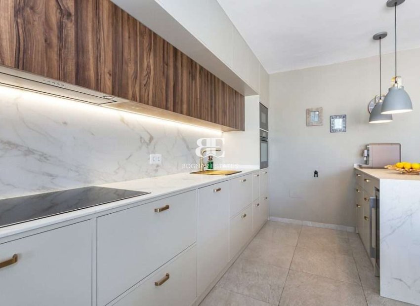 Wiederverkauf - Villa / Semi-detached Villa -
Torrevieja - Torreta Florida