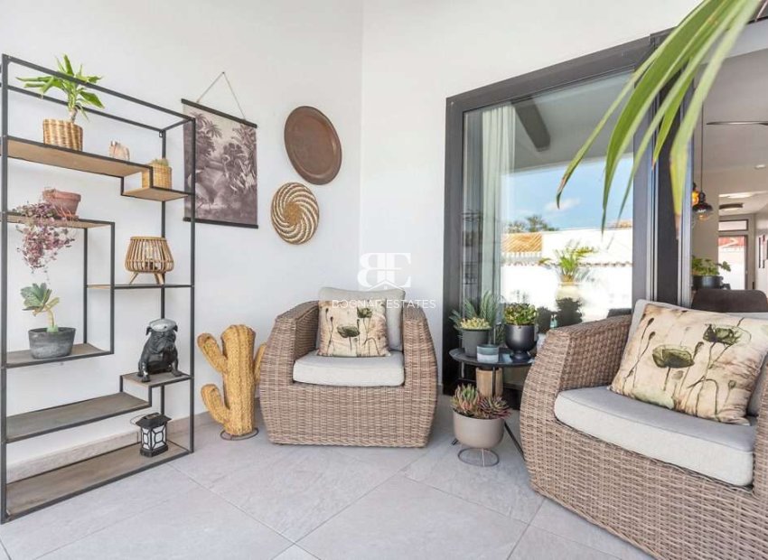 Wiederverkauf - Villa / Semi-detached Villa -
Torrevieja - Torreta Florida