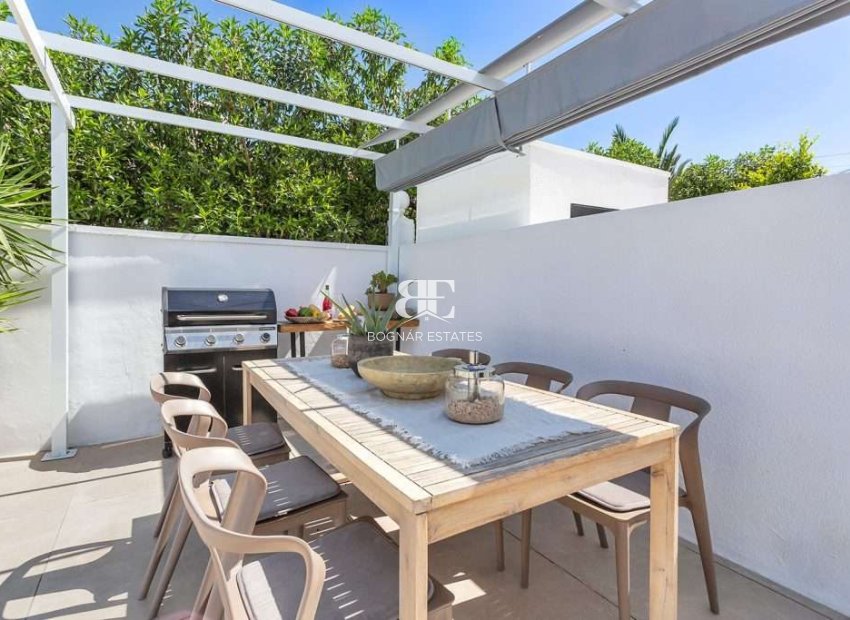 Wiederverkauf - Villa / Semi-detached Villa -
Torrevieja - Torreta Florida