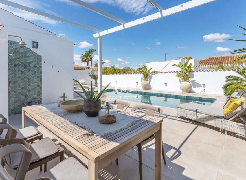 Wiederverkauf - Villa / Semi-detached Villa -
Torrevieja - Torreta Florida