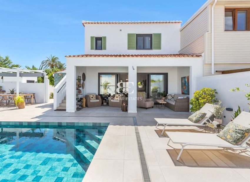 Wiederverkauf - Villa / Semi-detached Villa -
Torrevieja - Torreta Florida