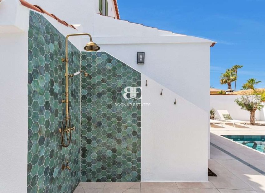Wiederverkauf - Villa / Semi-detached Villa -
Torrevieja - Torreta Florida