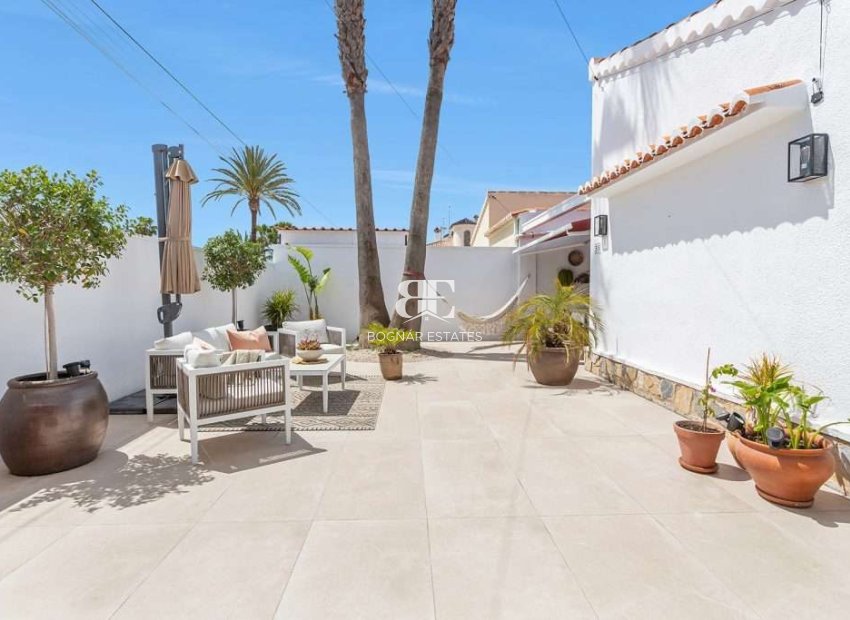 Wiederverkauf - Villa / Semi-detached Villa -
Torrevieja - Torreta Florida