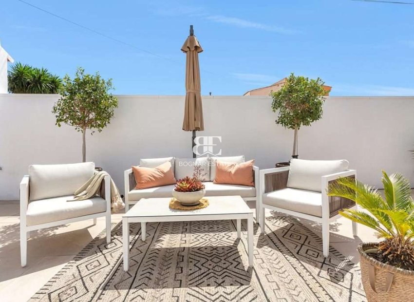 Wiederverkauf - Villa / Semi-detached Villa -
Torrevieja - Torreta Florida