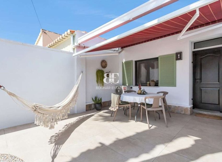 Wiederverkauf - Villa / Semi-detached Villa -
Torrevieja - Torreta Florida