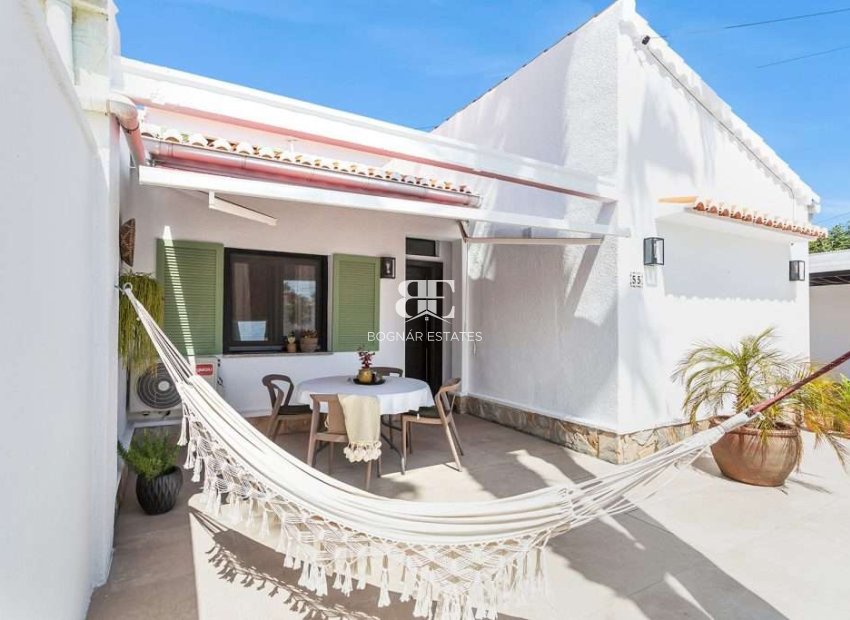 Wiederverkauf - Villa / Semi-detached Villa -
Torrevieja - Torreta Florida