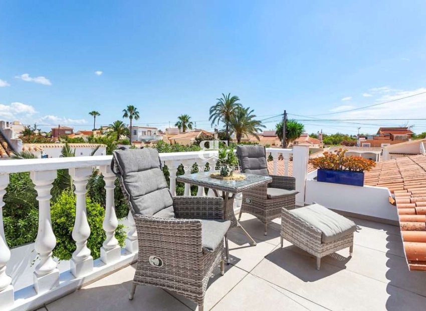 Wiederverkauf - Villa / Semi-detached Villa -
Torrevieja - Torreta Florida