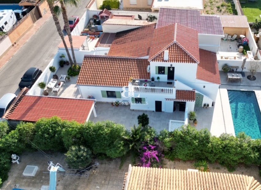 Wiederverkauf - Villa / Semi-detached Villa -
Torrevieja - Torreta Florida