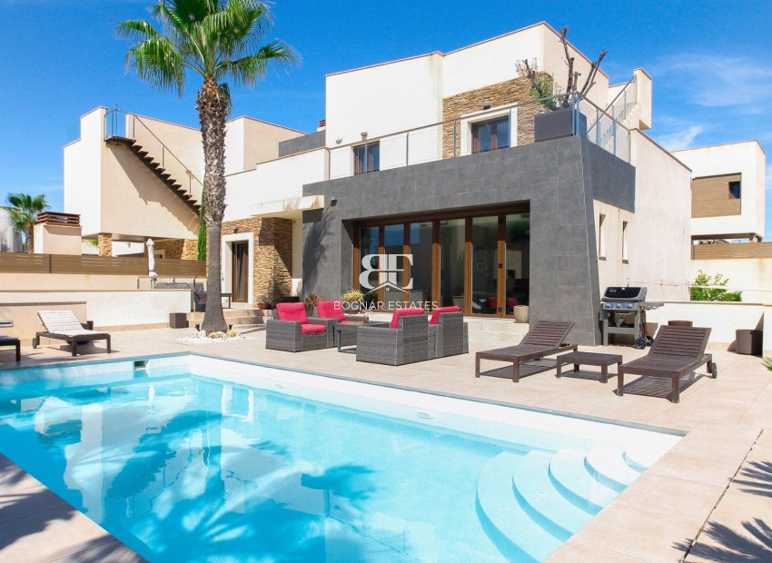 Wiederverkauf - Villa -
Torrevieja - Aguas Nuevas