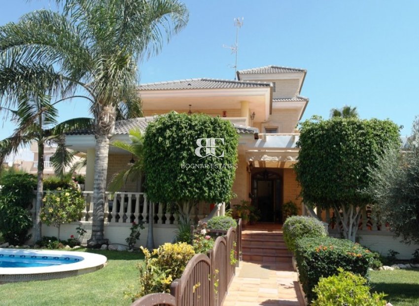 Wiederverkauf - Villa -
Torrevieja - Aguas Nuevas