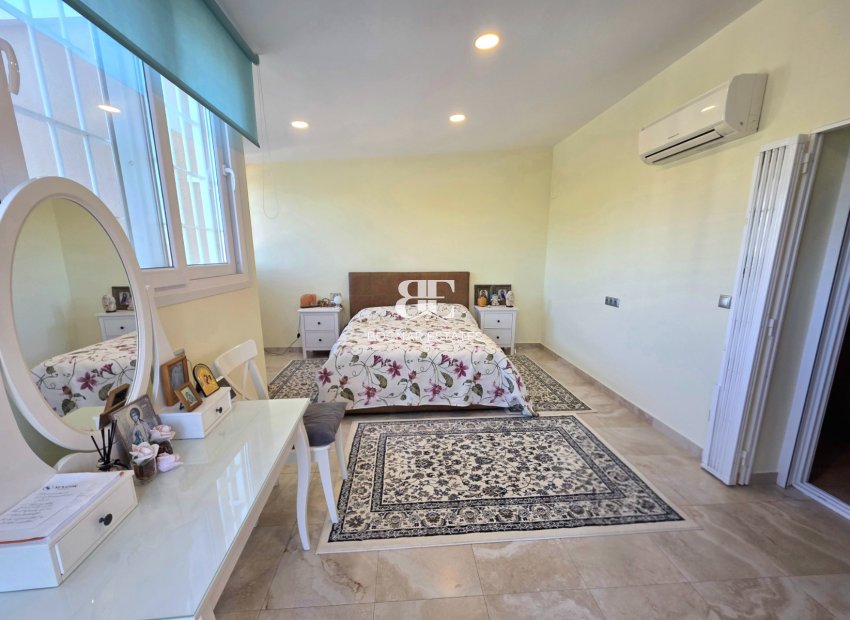 Wiederverkauf - Villa -
Torrevieja - Cabo Cervera