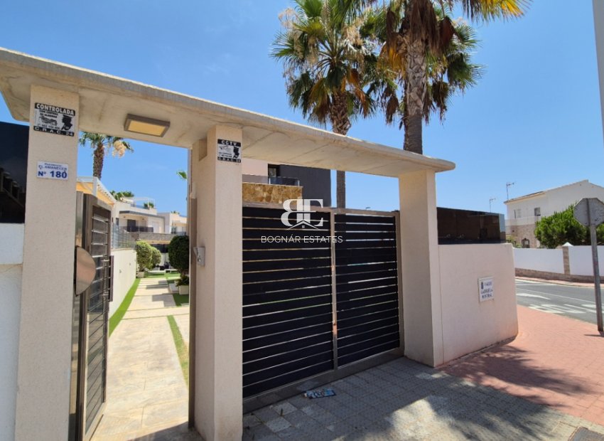 Wiederverkauf - Villa -
Torrevieja - Costa Blanca