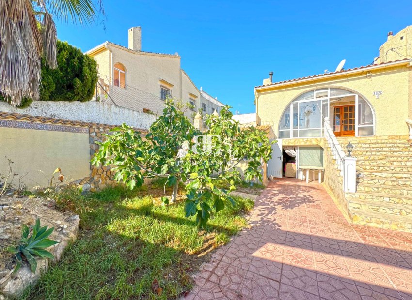 Wiederverkauf - Villa -
Torrevieja - Los Balcones - Los Altos del Edén