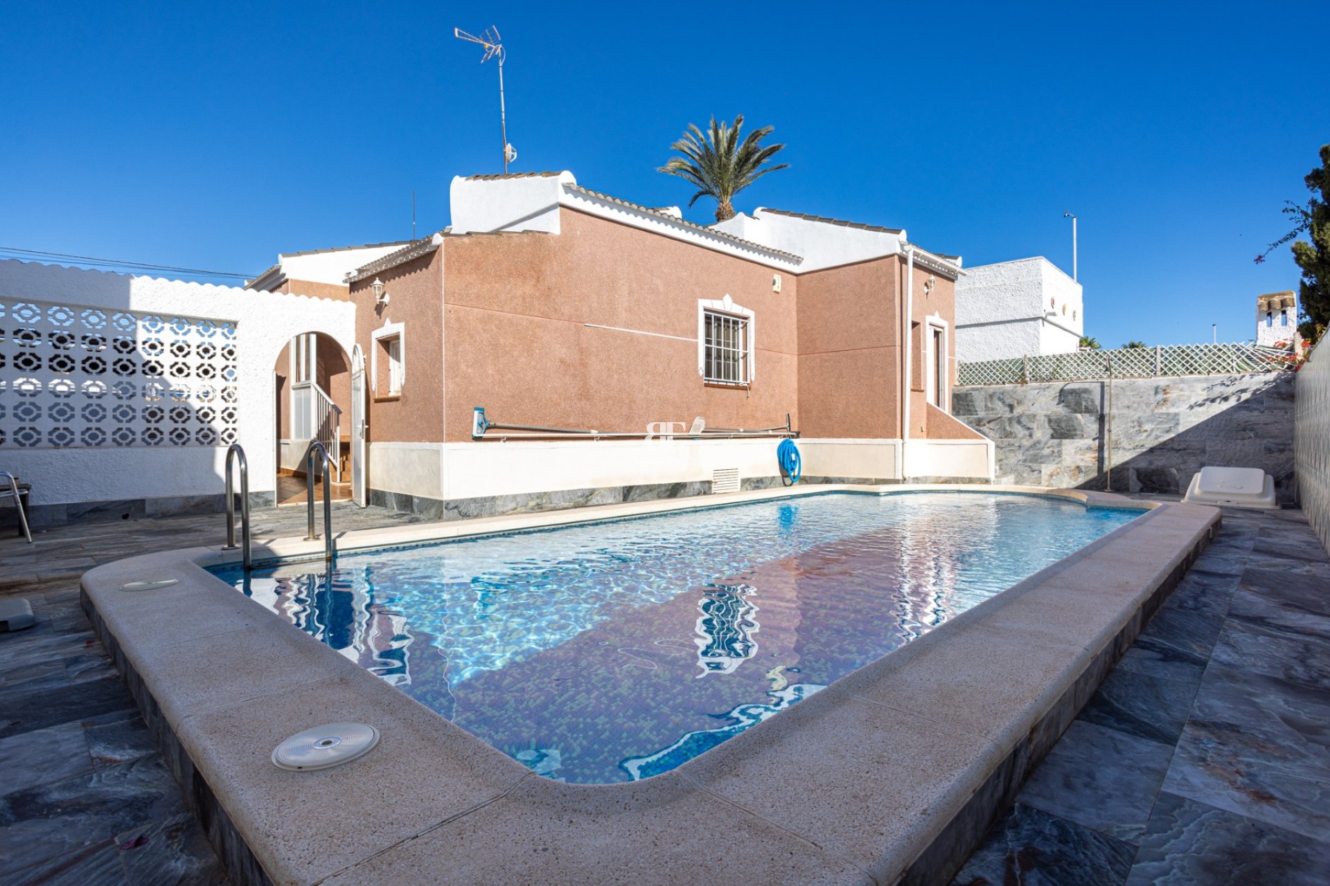 Wiederverkauf - Villa -
Torrevieja - Urbanización San Luis