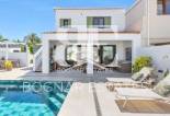 Wiederverkauf - Villa / Semi-detached Villa -
Torrevieja - Torreta Florida