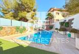 Resale - Villa -
Orihuela Costa - Villamartín