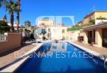 Herverkoop - Villa -
La Marina - La Escuera
