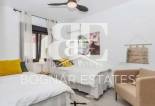 Wiederverkauf - Villa / Semi-detached Villa -
Torrevieja - Torreta Florida