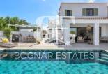 Wiederverkauf - Villa / Semi-detached Villa -
Torrevieja - Torreta Florida