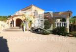 Herverkoop - Villa -
La Marina - La Escuera