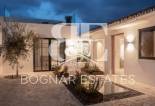 Resale - Villa -
Marbella - Nueva Andalucía