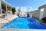 Resale - Villa -
Torrevieja - La Siesta