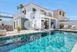 Wiederverkauf - Villa / Semi-detached Villa -
Torrevieja - Torreta Florida